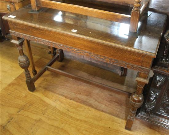 Oak side table, on bulbous baluster legs, 3ft 6in.